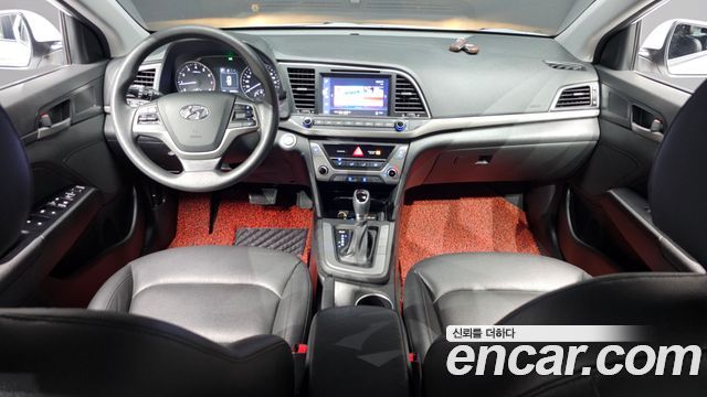 Hyundai Avante — interior