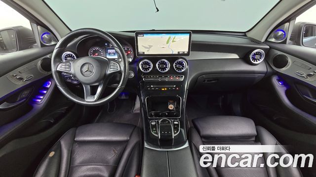 Mercedes-Benz GLC-Class — interior