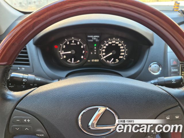 Lexus ES — interior