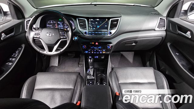 Hyundai Tucson — interior