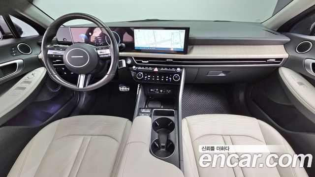 Hyundai Sonata — interior