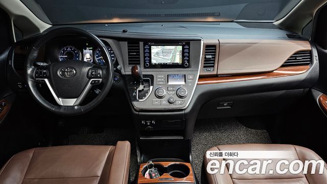 Toyota Sienna — interior
