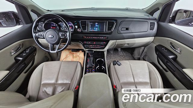 Kia Carnival — interior