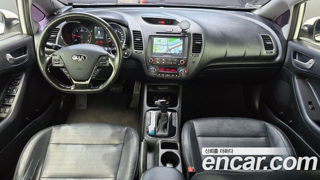 Kia K3 — interior