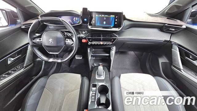 Peugeot 208 — interior