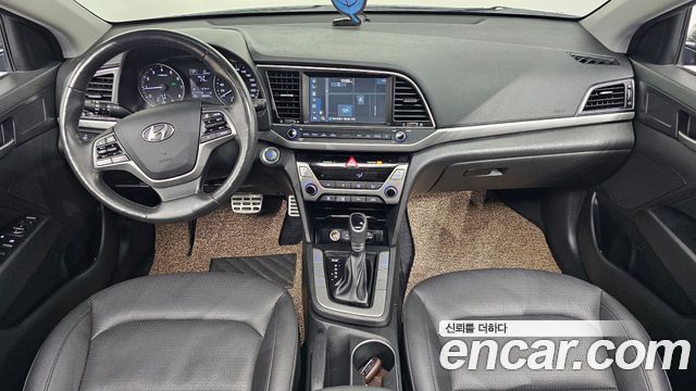 Hyundai Avante — interior