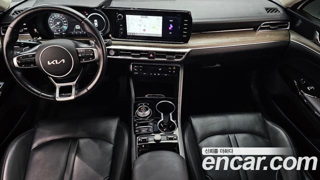 Kia K5 — interior