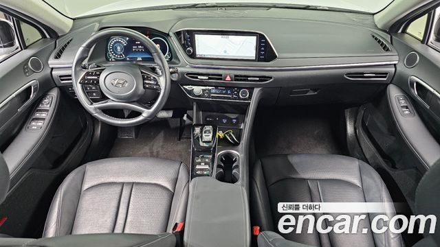 Hyundai Sonata — interior
