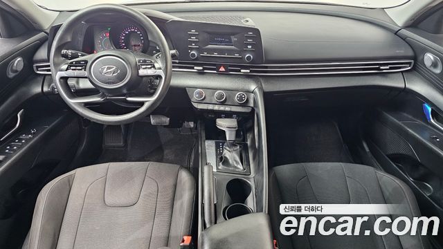 Hyundai Avante — interior