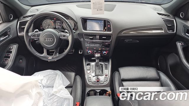 Audi SQ5 — interior