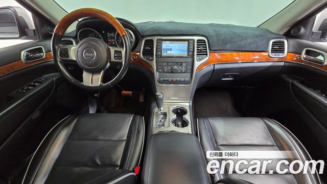 Jeep Cherokee — interior