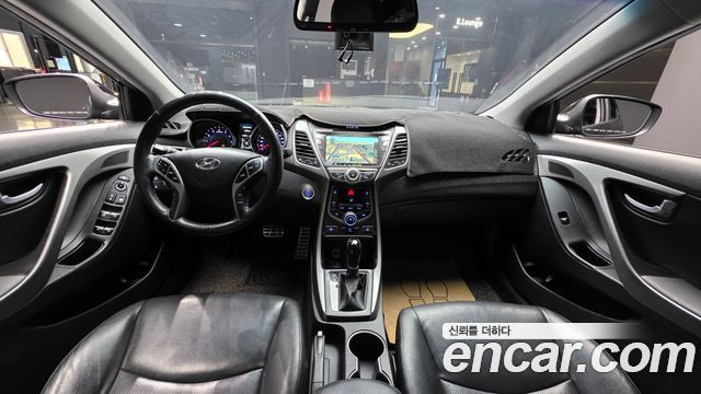 Hyundai Avante — interior