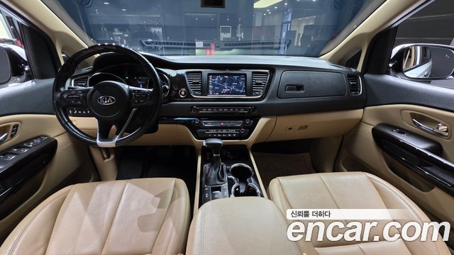 Kia Carnival — interior