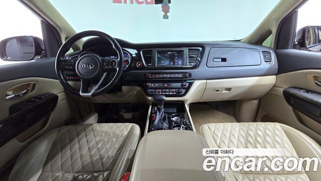 Kia Carnival — interior