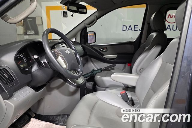 Hyundai Starex — interior