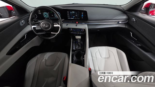 Hyundai Avante — interior