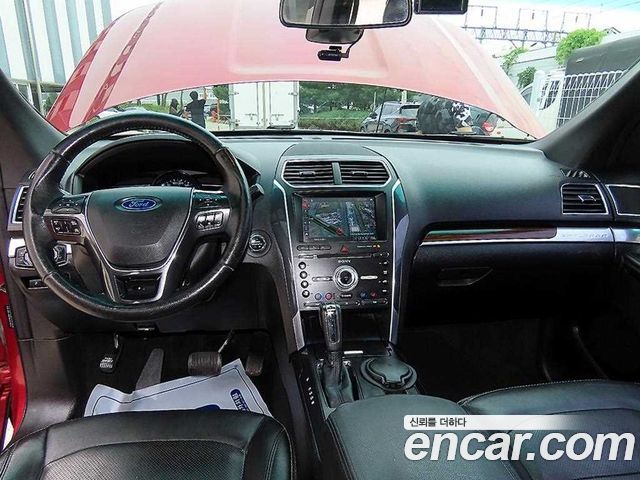 Ford Explorer — interior