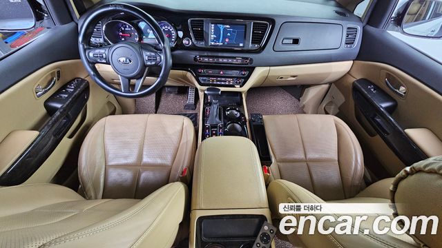 Kia Carnival — interior