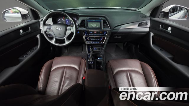 Hyundai Sonata — interior