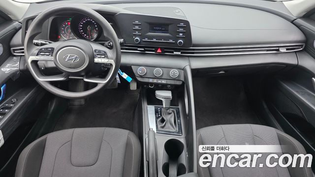 Hyundai Avante — interior