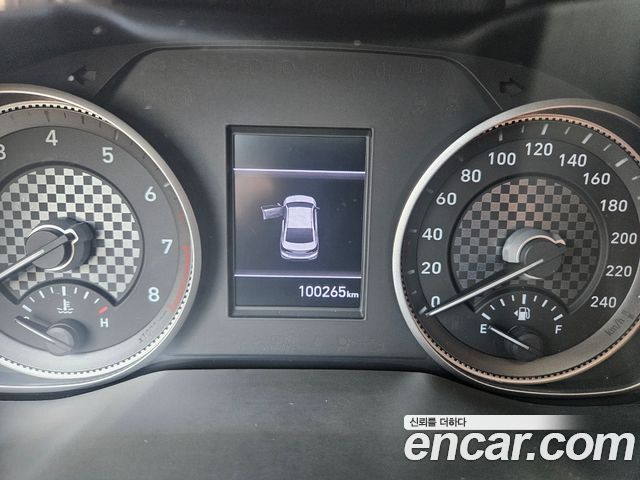 Hyundai Avante — interior