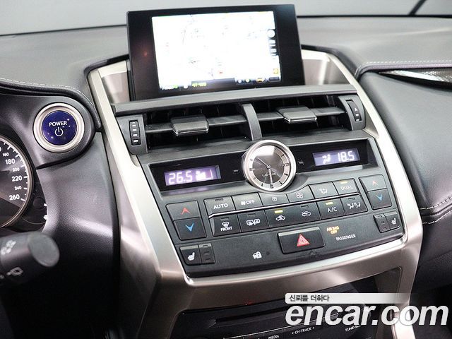 Lexus NX — interior