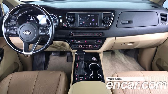 Kia Carnival — interior