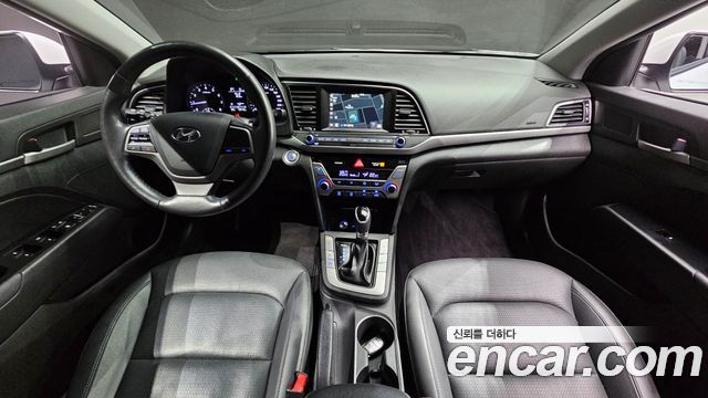 Hyundai Avante — interior