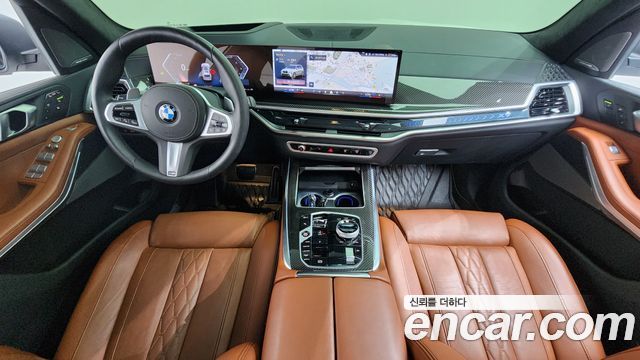 BMW X7 — interior