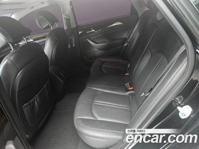 Hyundai Sonata — interior
