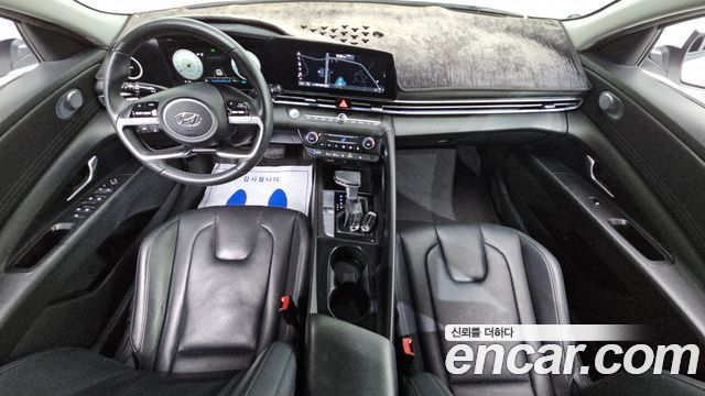 Hyundai Avante — interior