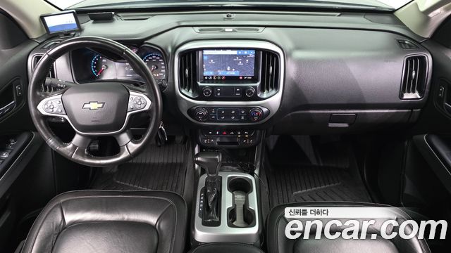 Chevrolet Korea Colorado — interior