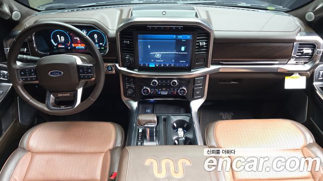 Ford F-150 — interior