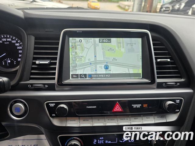 Hyundai Sonata — interior