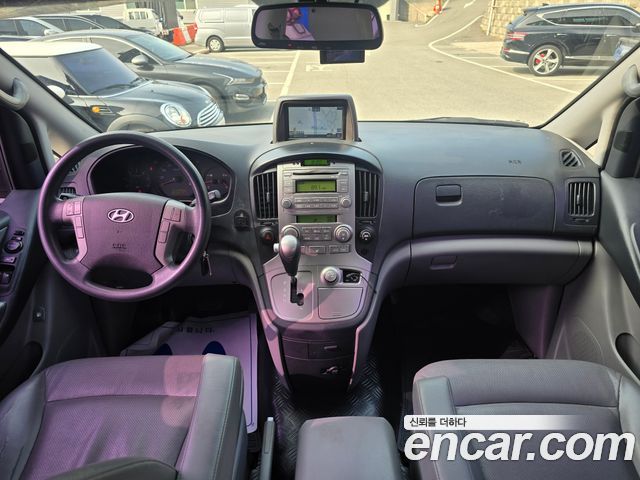 Hyundai Starex — interior