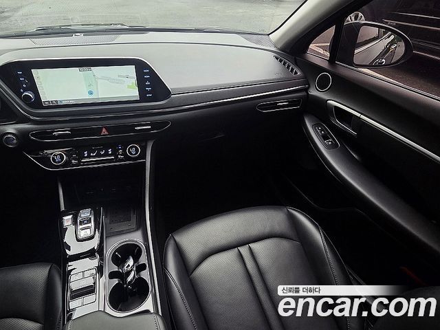 Hyundai Sonata — interior