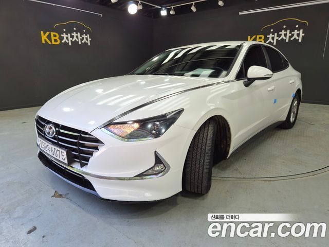 Hyundai Sonata — interior