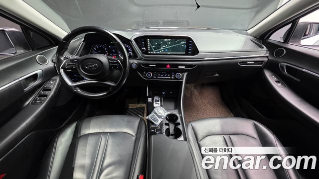 Hyundai Sonata — interior