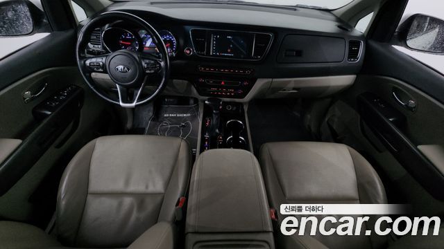 Kia Carnival — interior