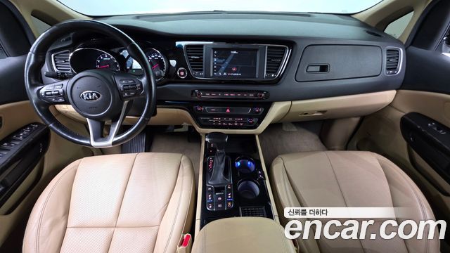 Kia Carnival — interior