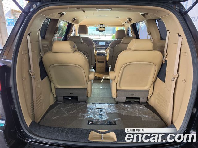 Kia Carnival — interior