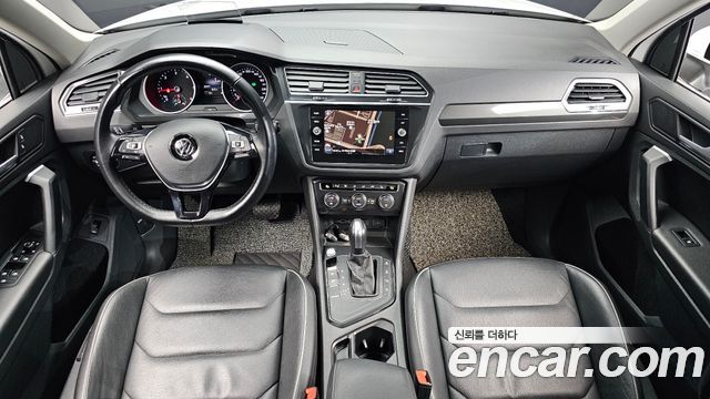 Volkswagen Tiguan — interior