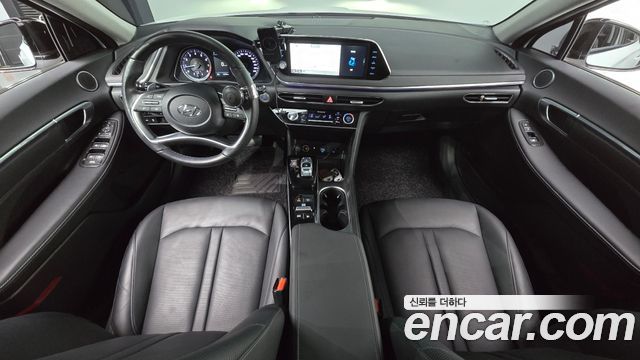Hyundai Sonata — interior