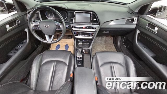 Hyundai Sonata — interior