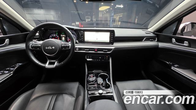 Kia K5 — interior