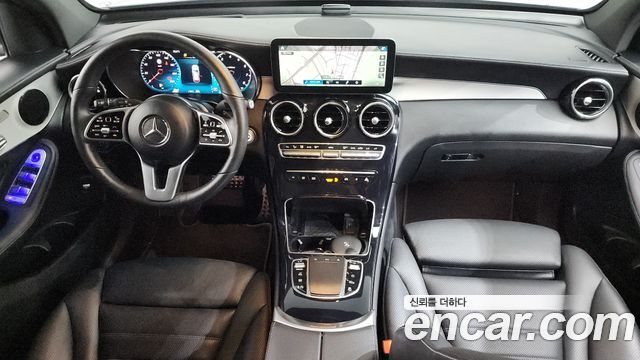 Mercedes-Benz GLC-Class — interior