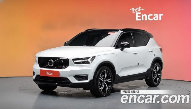 Volvo XC40 — exterior