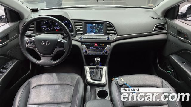 Hyundai Avante — interior