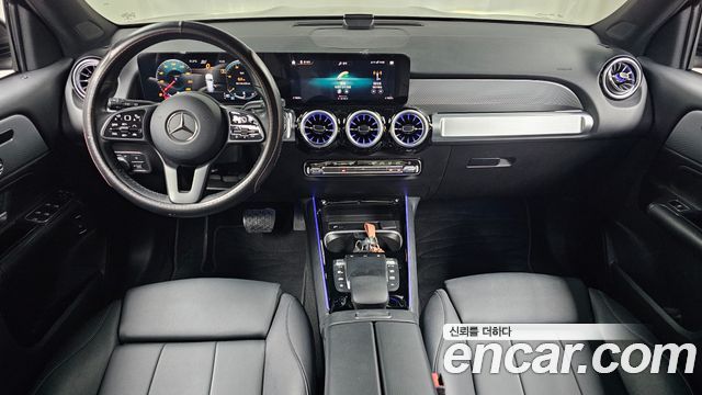 Mercedes-Benz GLB-Class — interior