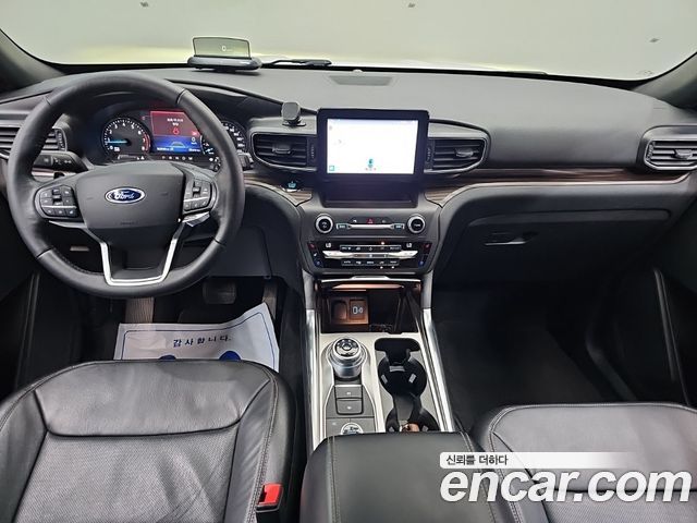 Ford Explorer — interior